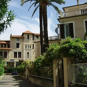 albergo-fiorenza-banksia-meuble.hotelitalianriviera.com/